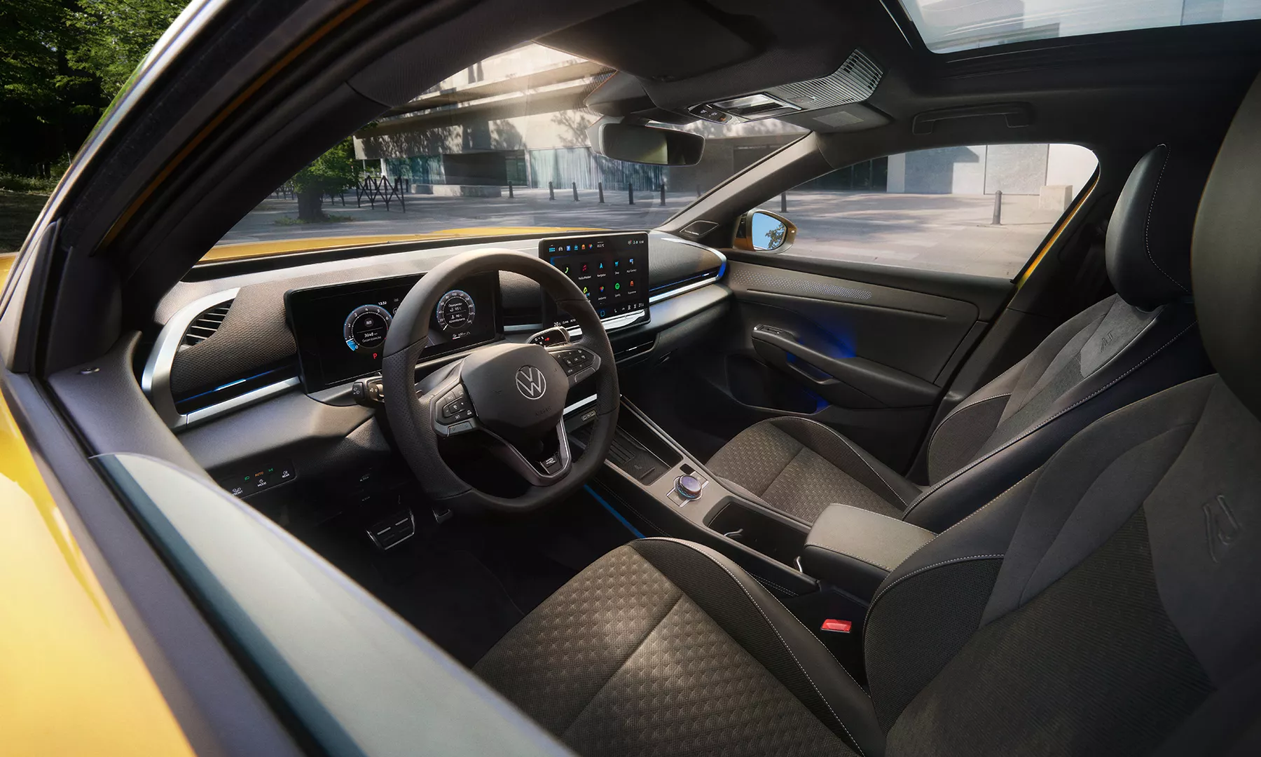TC1283_T-Roc_view_from_outside_through_driver_window T-Roc_Interieur