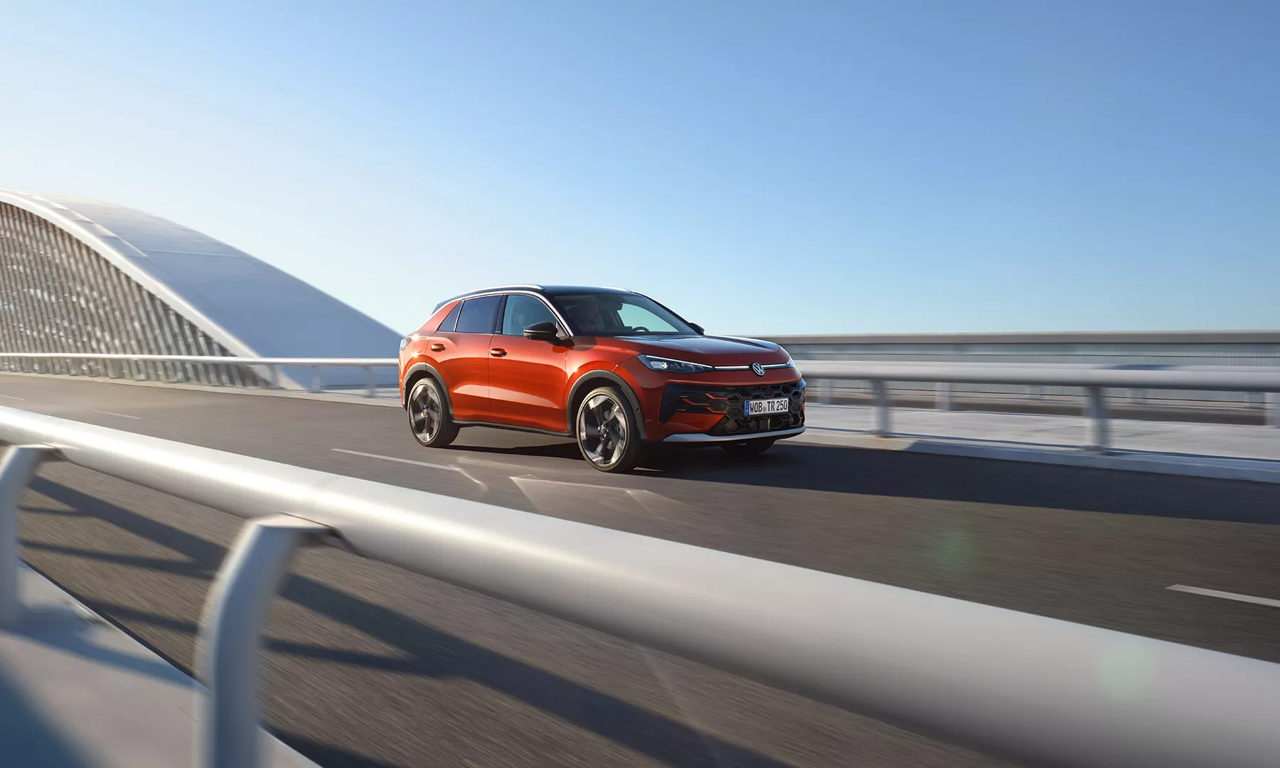 TC1310_T-Roc_driving_on_bridge_front_view